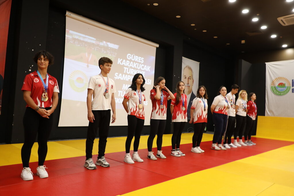 Samsun'da '2023 Yılı Spor Ödülleri'ni Başkan Demirtaş Verdi!
