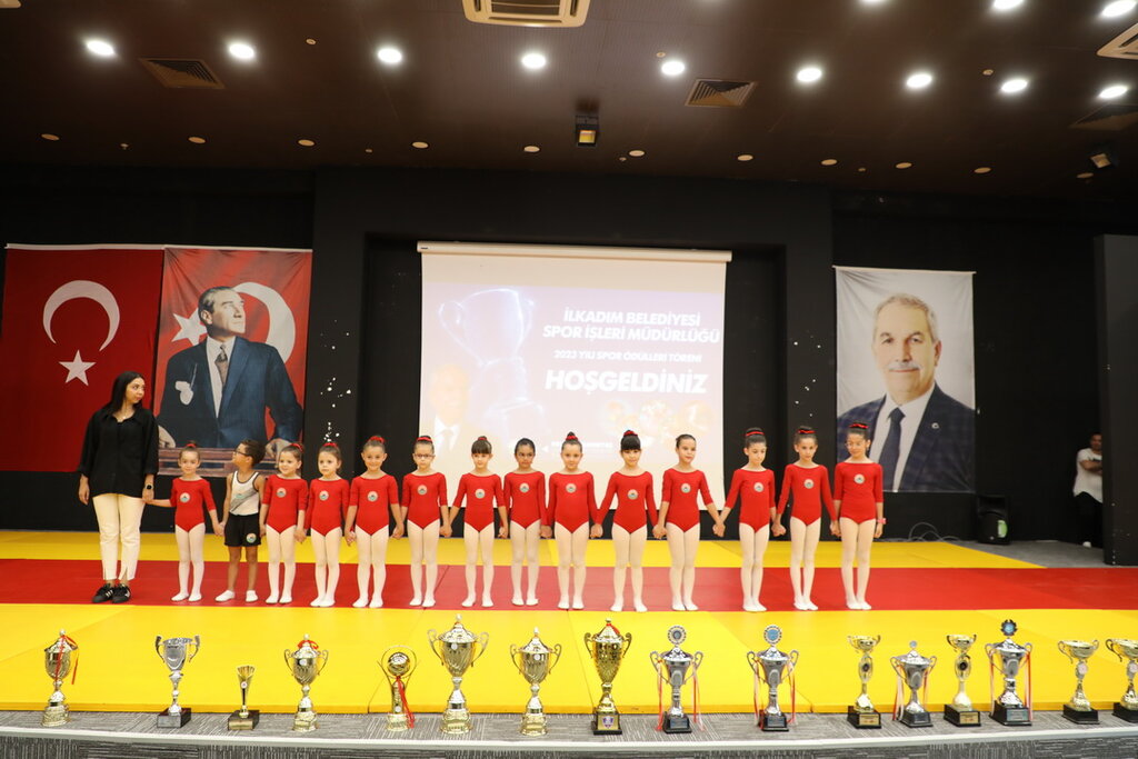 Samsun'da '2023 Yılı Spor Ödülleri'ni Başkan Demirtaş Verdi!