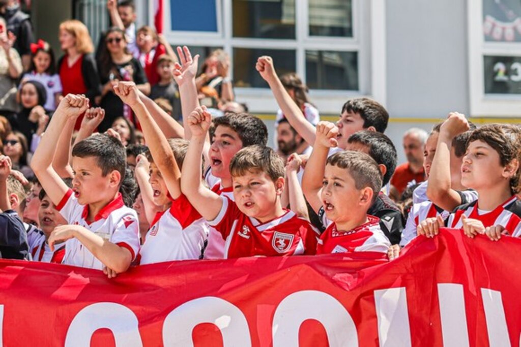 Bu Şehrin Samsunsporlu Çocuklarından Futbolculara Sevgi Seli!