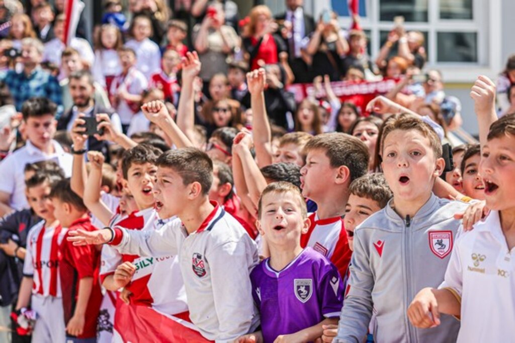 Bu Şehrin Samsunsporlu Çocuklarından Futbolculara Sevgi Seli!