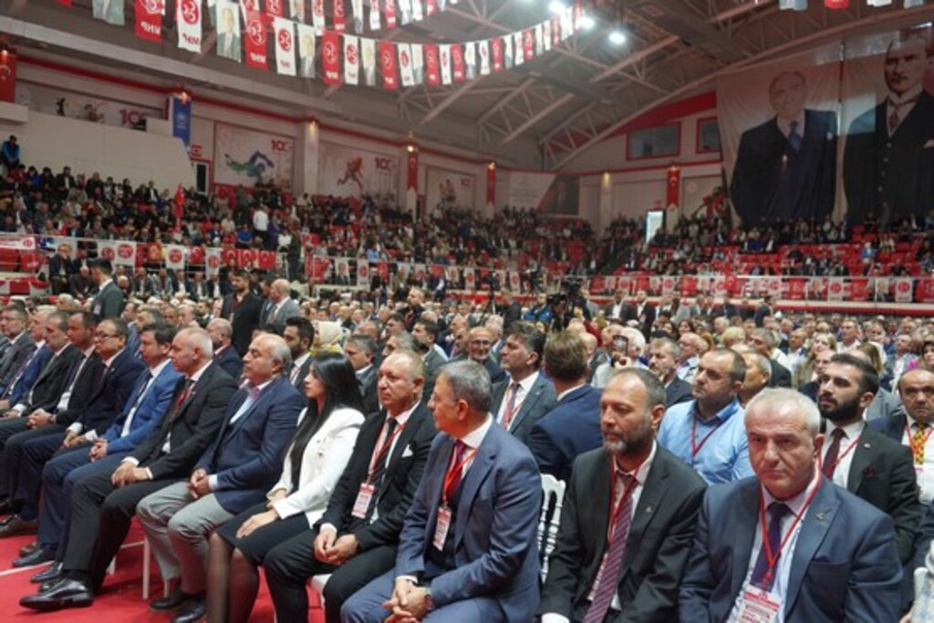 MHP Samsun Kongresi'nde Burhan Mucur Başkanlığa Yeniden Seçildi!