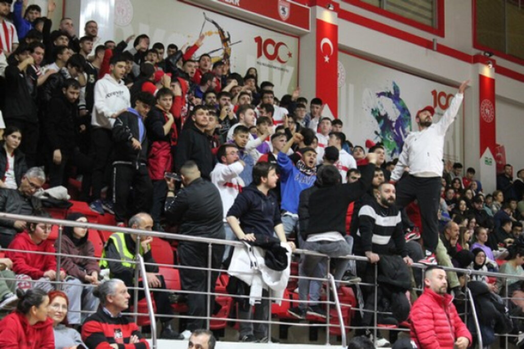 Samsunspor Basketbol, Pınar Karşıyaka’yı Elinden Kaçırdı!