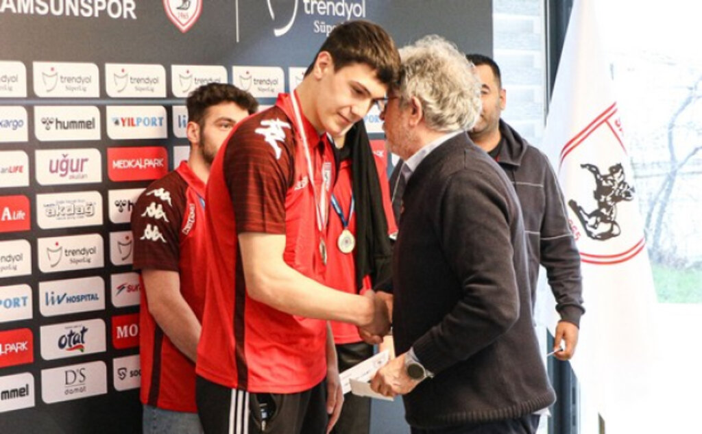 Samsunspor’dan Başarılı Sporculara Ödül!