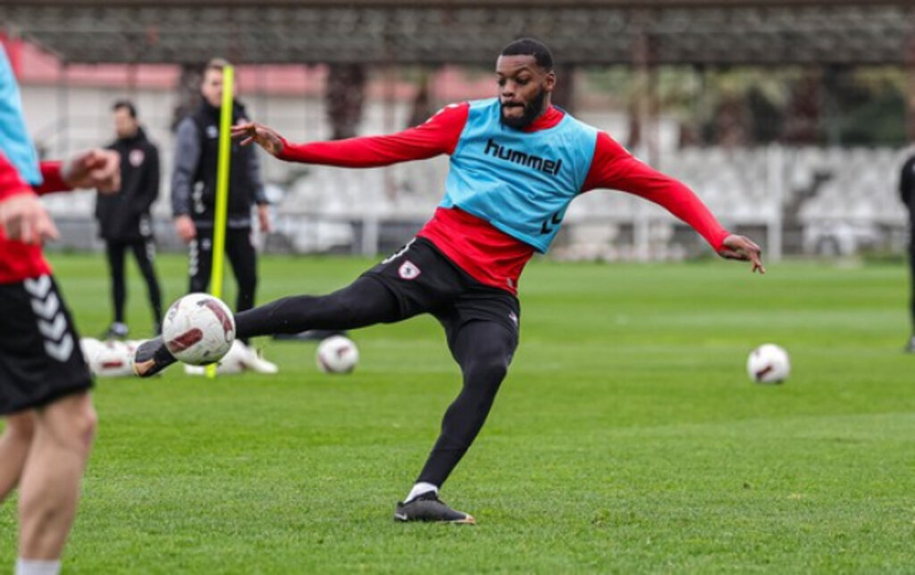 Samsunspor’un Başarılı Savunmacısı Satka Operasyon Geçirdi!