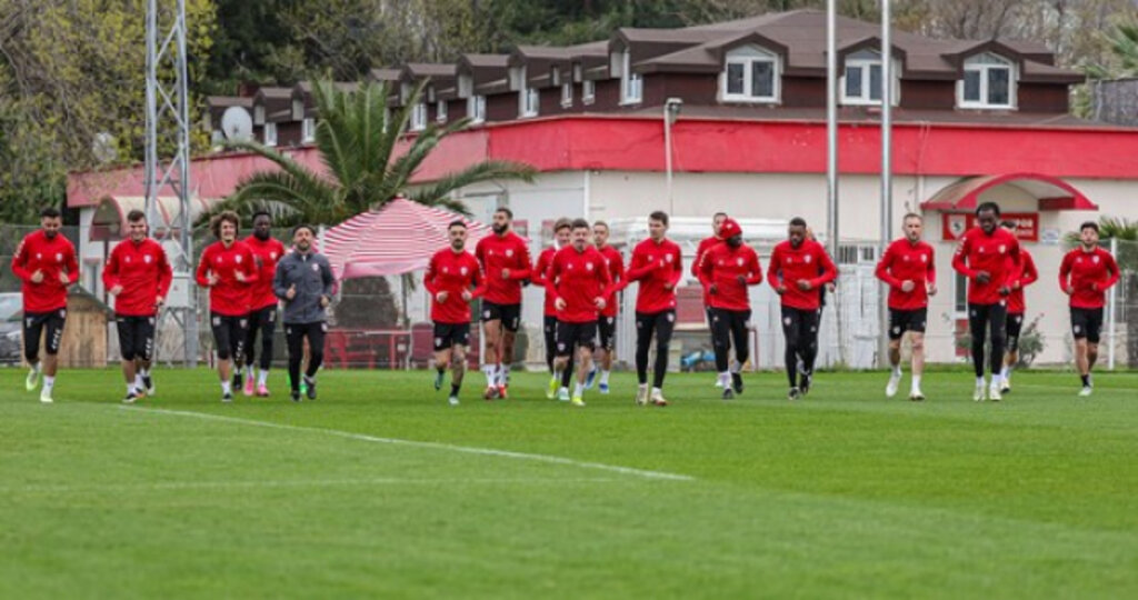 Samsunspor’un Başarılı Savunmacısı Satka Operasyon Geçirdi!
