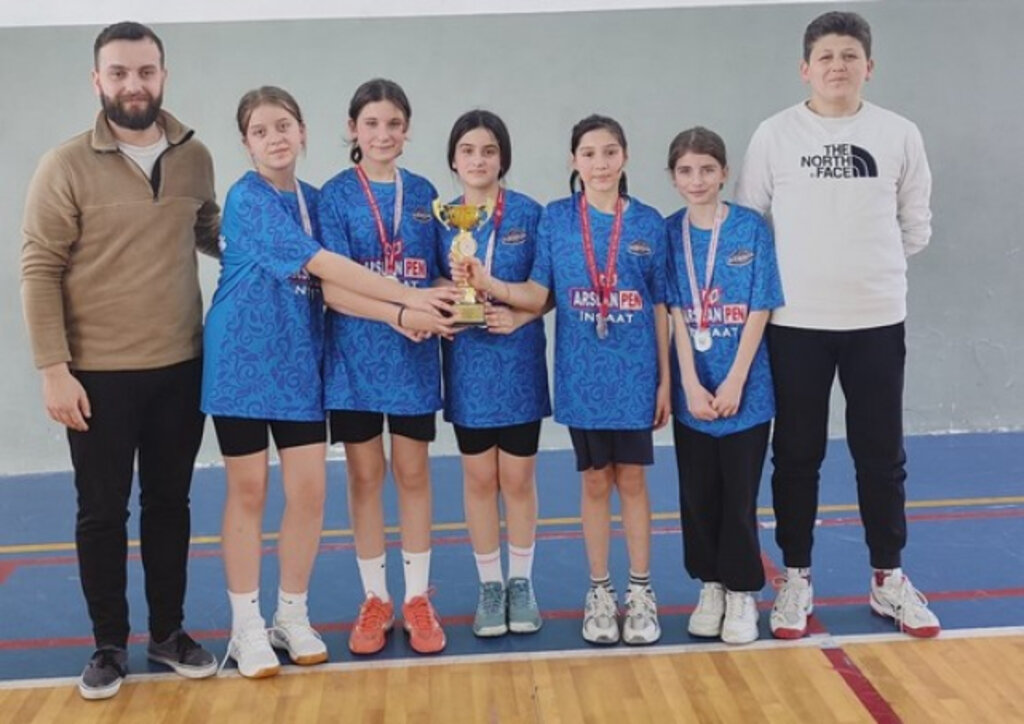 Badminton Okul Sporları Küçük Kız/Erkek Müsabakaları Samsun'da Sona Erdi!