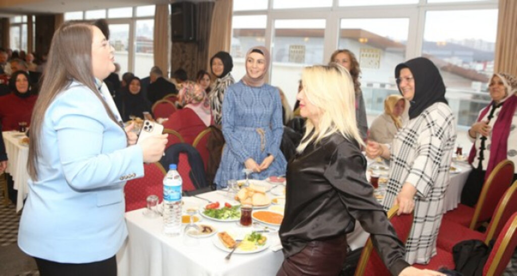Özlem Maraş Şer Odaklarına Yüklendi! 'Başaramayacaksınız'