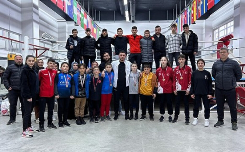 Canikli Sporculardan Gövde Gösterisi!