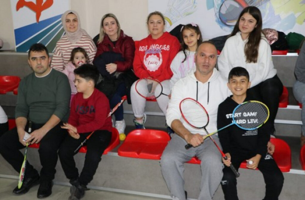 Badmintonda Aileler Yarıştı!