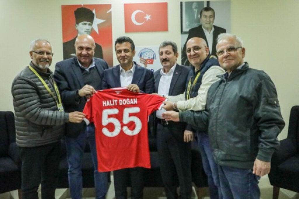 Başkan Yüksel Yıldırım’a Anlamlı Hediye!