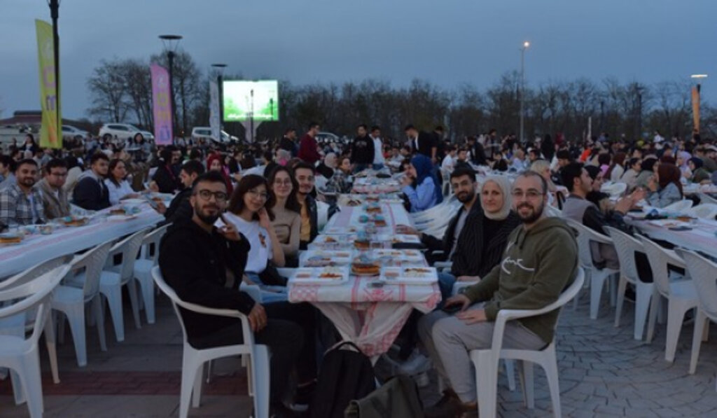 İki Bin 500 Öğrencinin Katılımıyla OMÜ'de İftar Vakti!