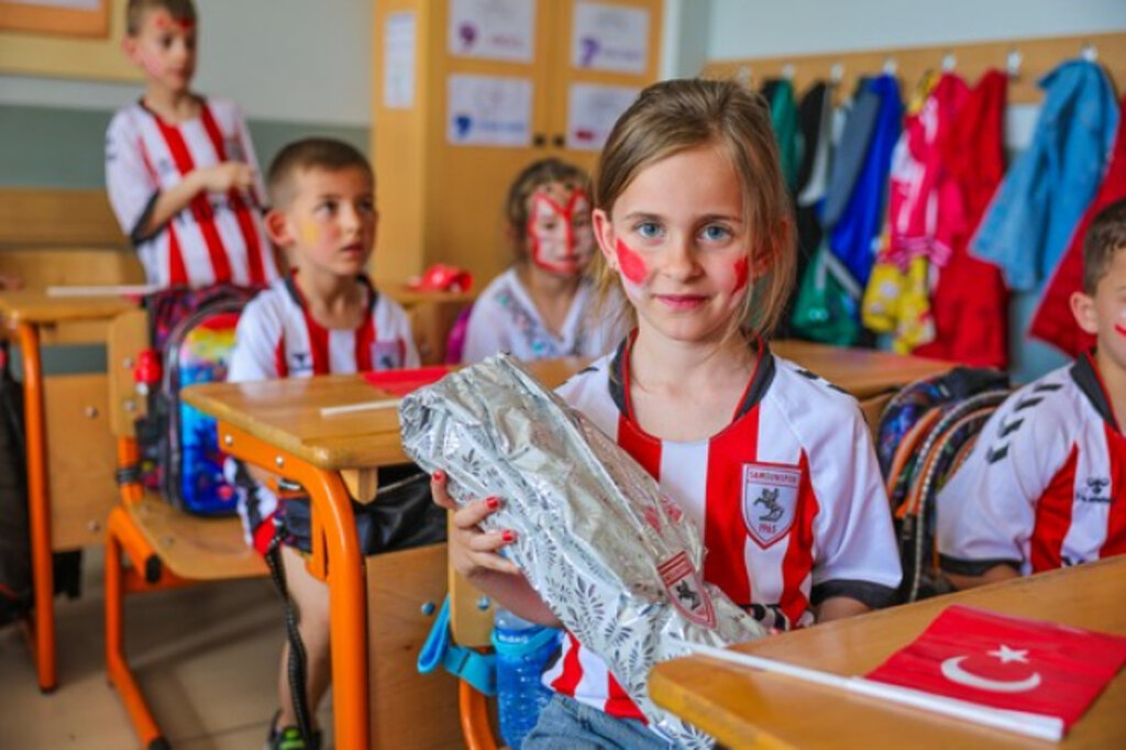 Samsunsporlu Futbolculara Öğrencilerden Sürpriz!