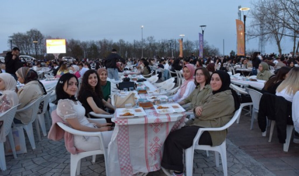 İki Bin 500 Öğrencinin Katılımıyla OMÜ'de İftar Vakti!