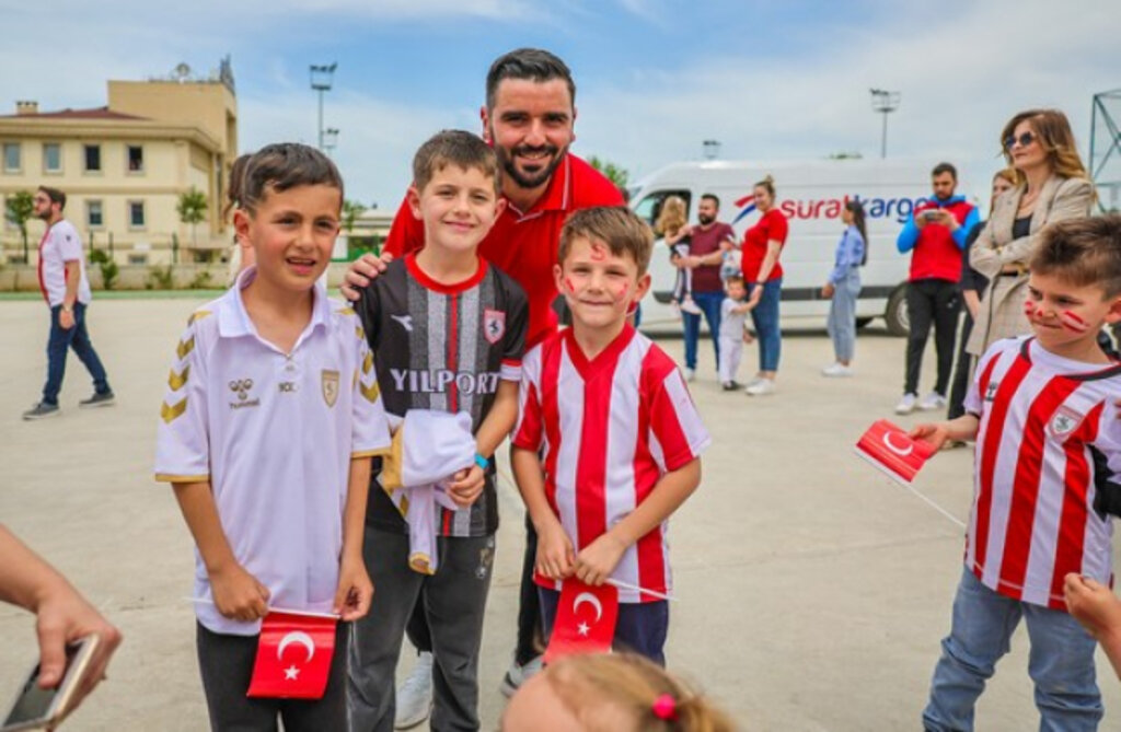 Samsunsporlu Futbolculara Öğrencilerden Sürpriz!