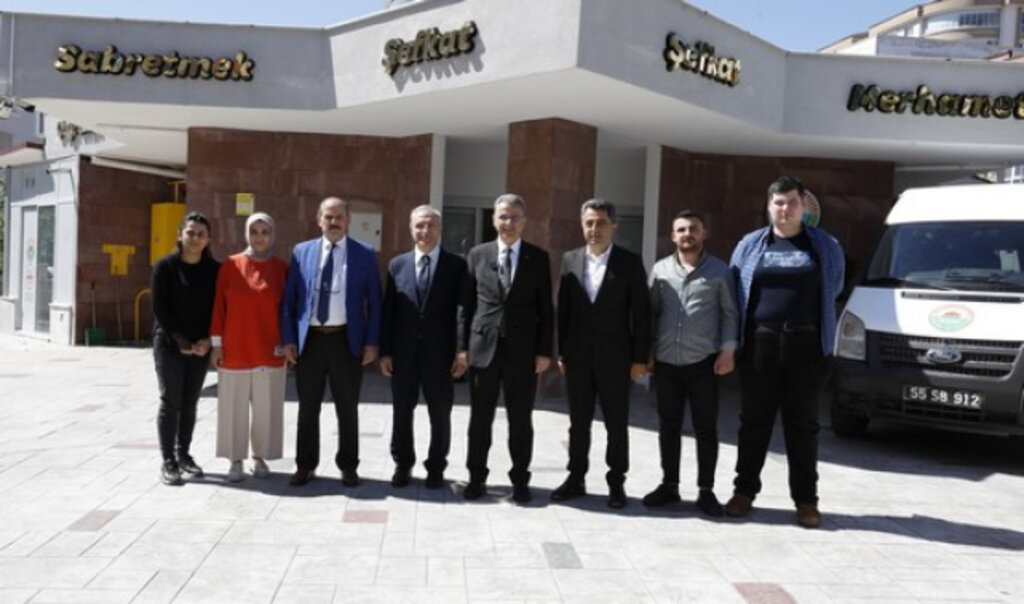 Başkan İhsan Kurnaz, ‘Büyüklerimiz Bizler İçin Kıymetlidir’!