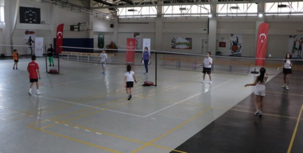 Veliler Ve Çocukları Badmintonda Yarıştı!
