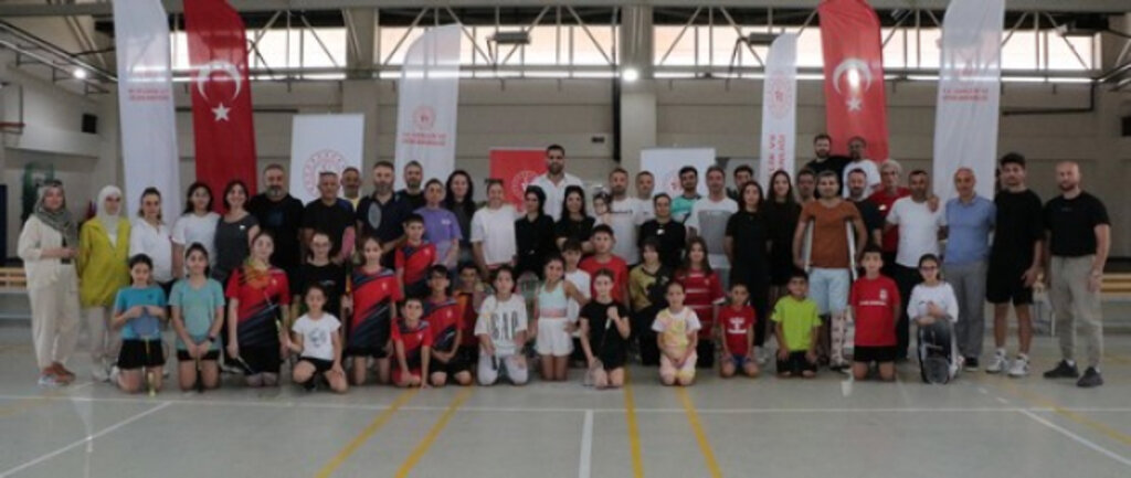 Veliler Ve Çocukları Badmintonda Yarıştı!