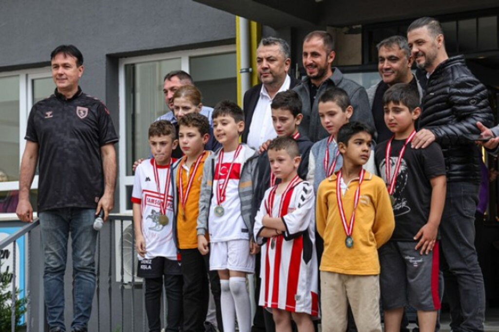 Samsunspor'un Kaptanı Zeki Minik Öğrencilerle Buluştu!