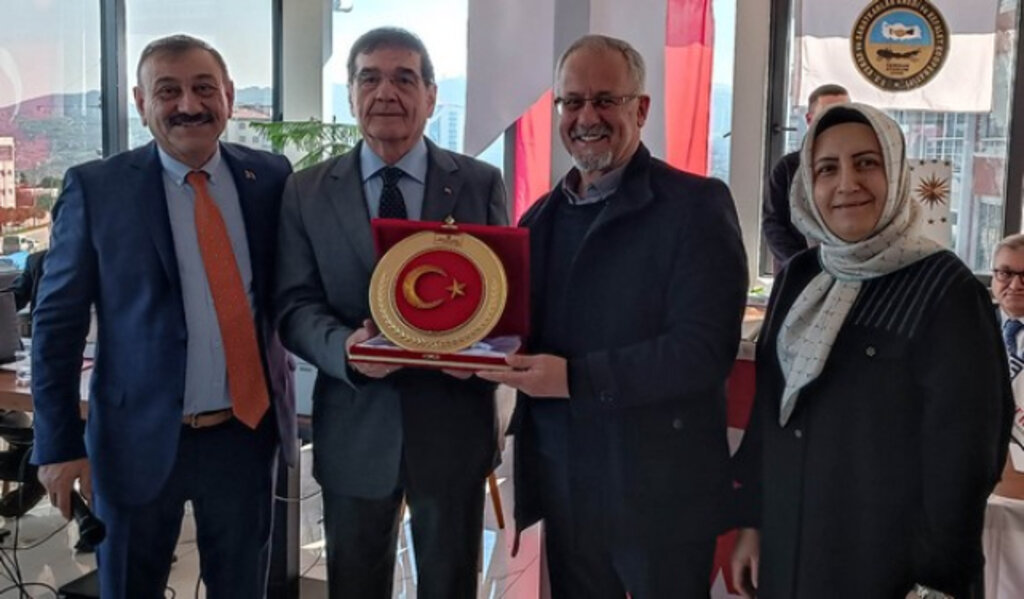 Sinecek, ‘Esnaf Gülerse Türkiye Güler’!
