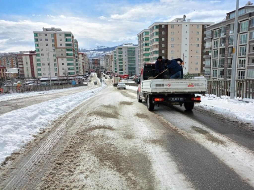 Büyükşehir 17 İlçede 800'den Fazla Personel 500'den Fazla Araç İle 7/24 Sahada!