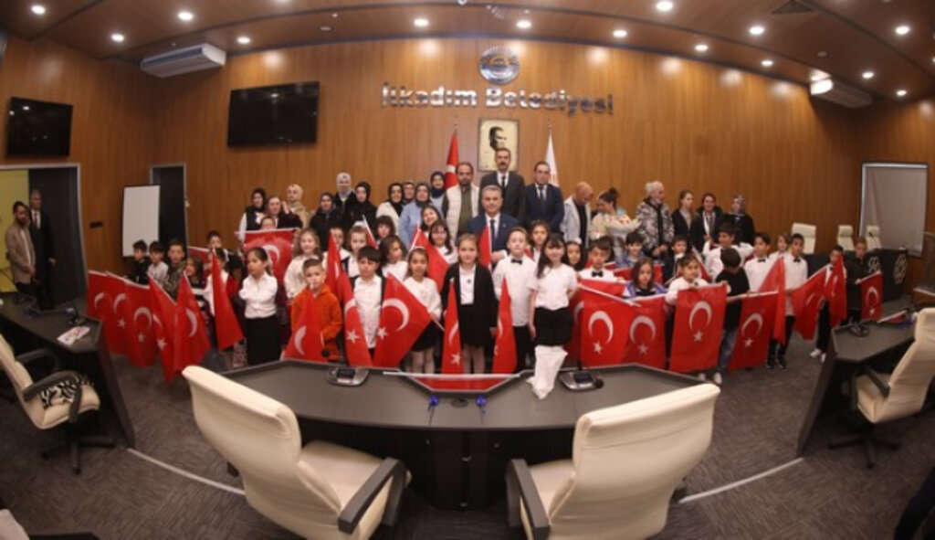 Başkan İhsan Kurnaz Koltuğunu Çocuklara Devretti!