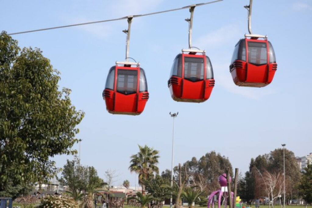 Yenilenen Teleferiğe Tatilde Yoğun İlgi!