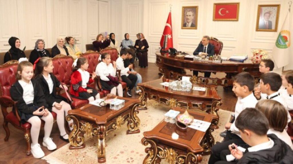 Başkan İhsan Kurnaz Koltuğunu Çocuklara Devretti!