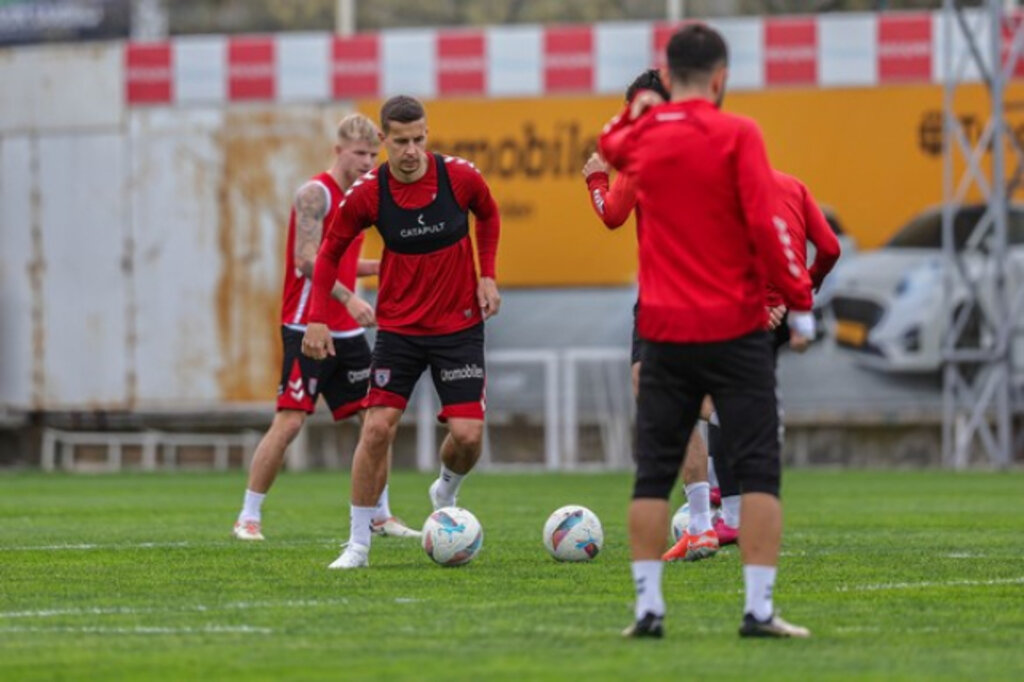 Samsunspor’un Antalya Hazırlıkları Çocukların Ziyareti İle Şenlendi!