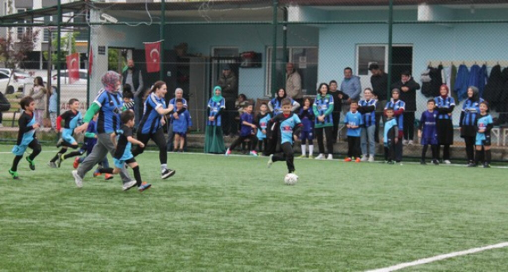Karasamsunspor’da Anneler Gününe Özel Program Beğeni Topladı!
