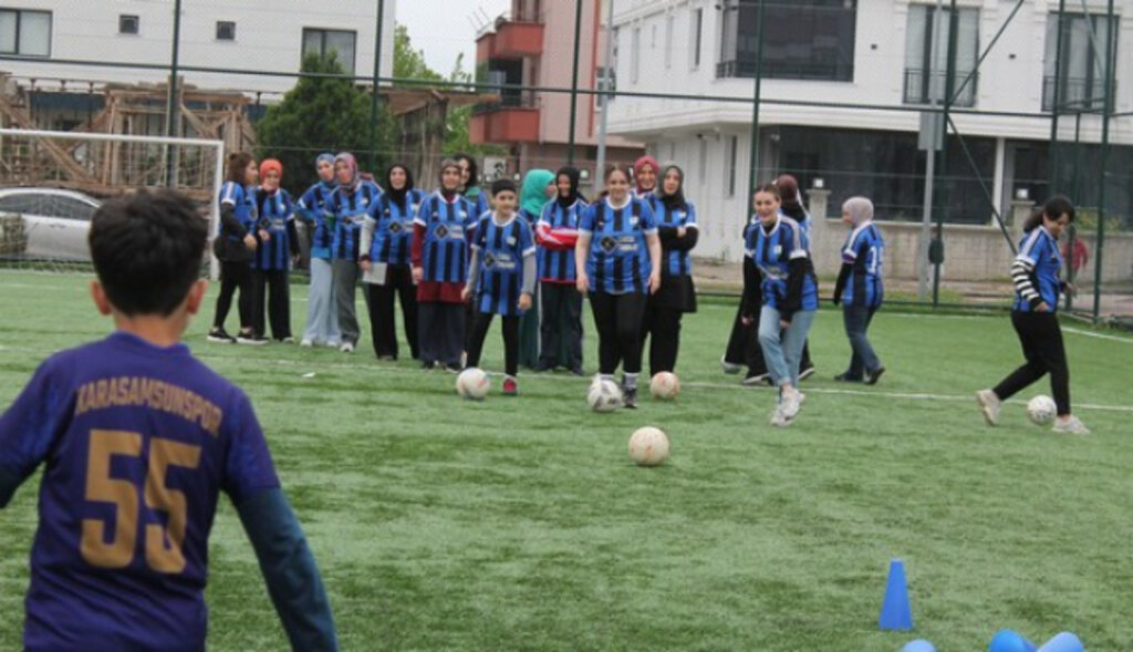 Karasamsunspor’da Anneler Gününe Özel Program Beğeni Topladı!