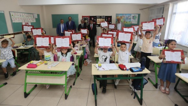 Başkan Sandıkçı Karne Heyecanına Ortak Oldu!