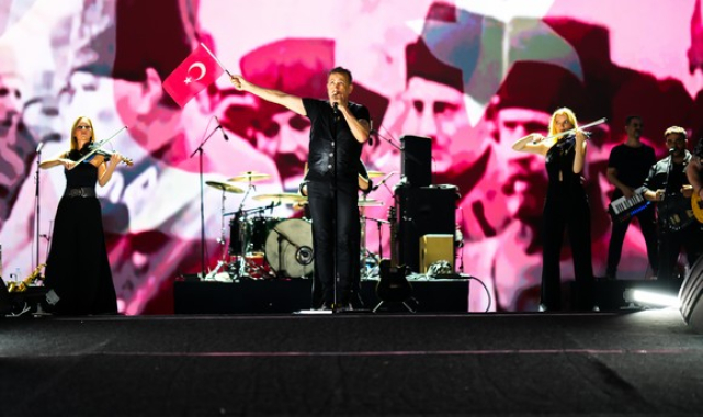 Haluk Levent’ten Samsun'da Çiftetelli Performansı!