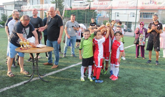 Miniklerin Şampiyonu Kurupelitspor!