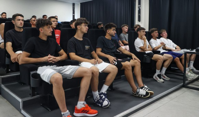 Samsunspor U19’a Sezonun İlk Maçı Öncesi Futbol Oyun Kuralları Eğitimi Verildi!