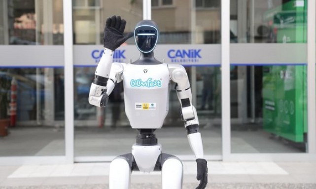 İnsansı Robot Canik Sokaklarında!