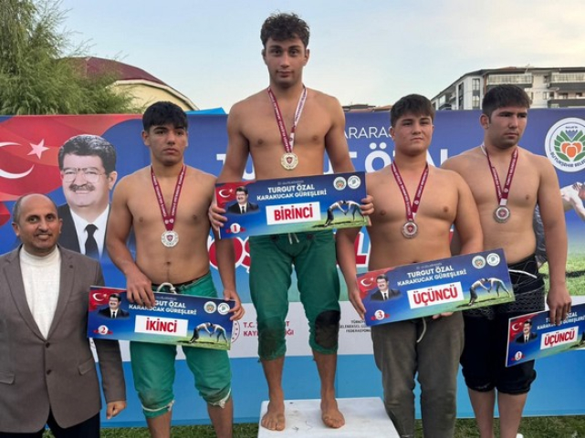 İlkadımlı Güreşçiler Başarıya Doymuyor!