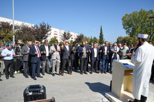 OMÜ’de Filistin İçin ‘Zeytin Ağacı’ Anıtı Dikildi!