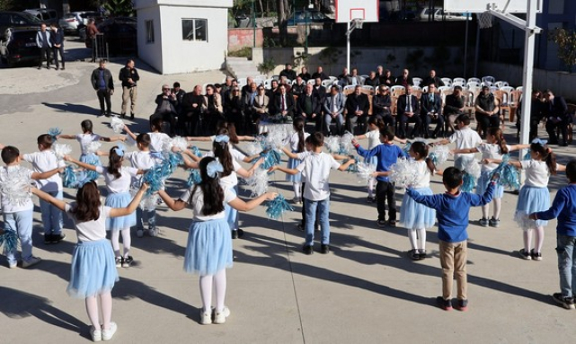 Sarıoğlu'ndan Okuduğu Köy Okuluna Bilgisayar Ve Teknoloji Sınıfı!