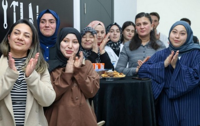 Canik Belediyesi'yle Yapay Zekâ Öğrenen Kadınların Sertifika Coşkusu!