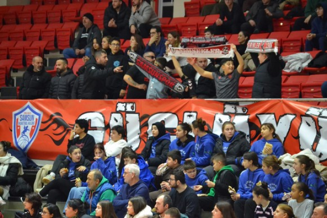 Lider Zorlu Koleji Samsun Basketbol İkinci Yarıya Farklı Galibiyetle Başladı!