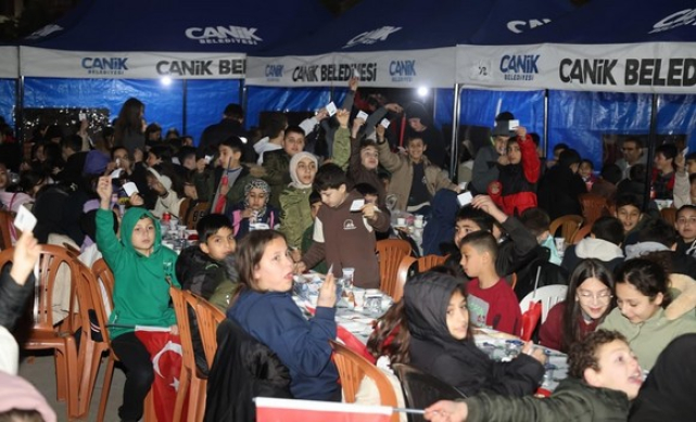 Başkan Sandıkçı Öğrencilerin İftar Sevincine Ortak Oldu!