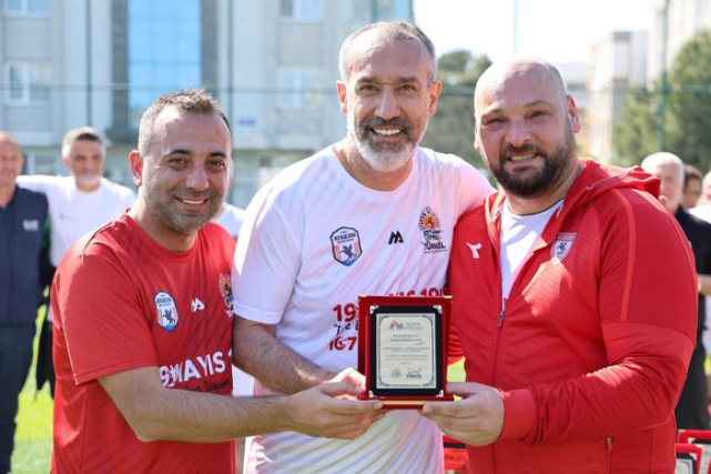 Efsane Futbolculardan 19 Mayıs’a Özel Futbol Şöleni!