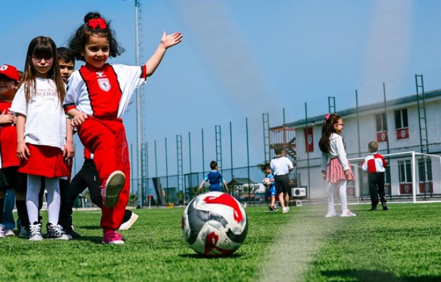 Parlayan Yıldızlar’dan Samsunspor Futbol Akademisine Ziyaret!