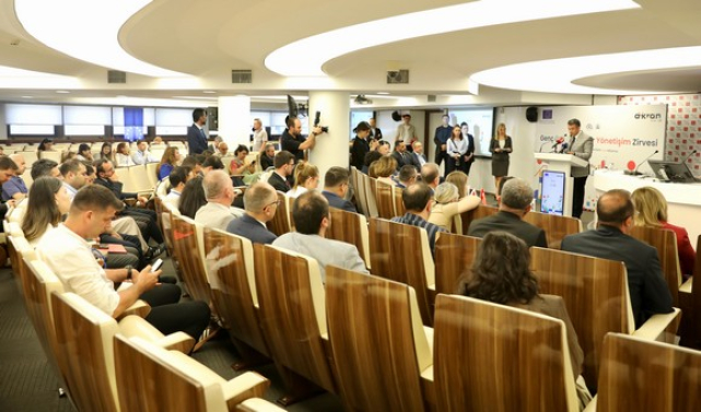Samsun Büyükşehir’e ‘Genç Dostu Kent’ Ödülü! Başkan Doğan’a Ödül Zirvede Takdim Edildi!