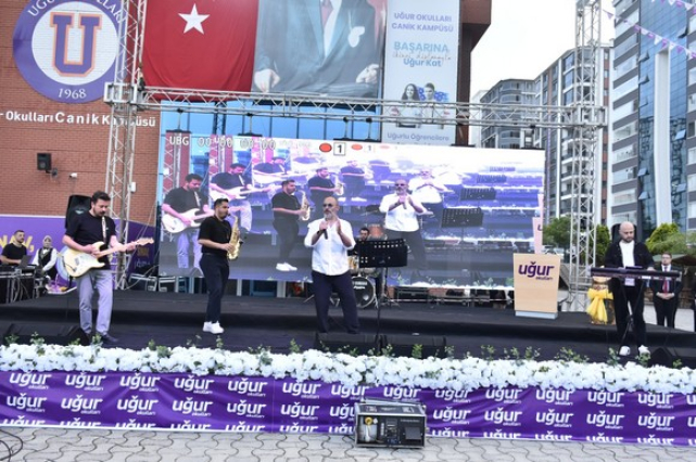 Uğur Okulları Canik Kampüsü'nde Mezuniyet Coşkusu!