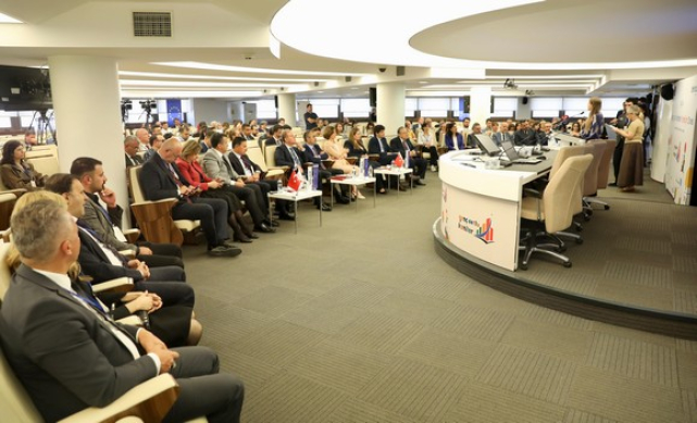 Samsun Büyükşehir’e ‘Genç Dostu Kent’ Ödülü! Başkan Doğan’a Ödül Zirvede Takdim Edildi!