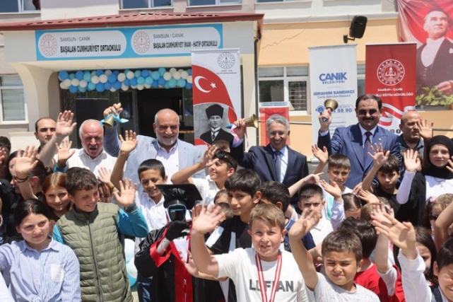 Başkan Sandıkçı Öğrencilerin Karne Sevincini Paylaştı!