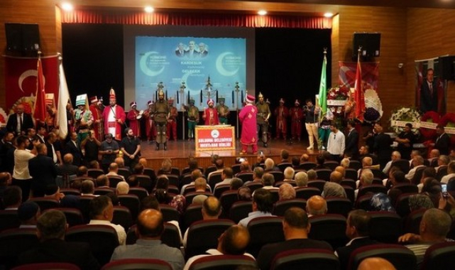 MHP Vezirköprü'de Gövde Gösterisi Yaptı! Olağan Kongre Miting Havasında Geçti!