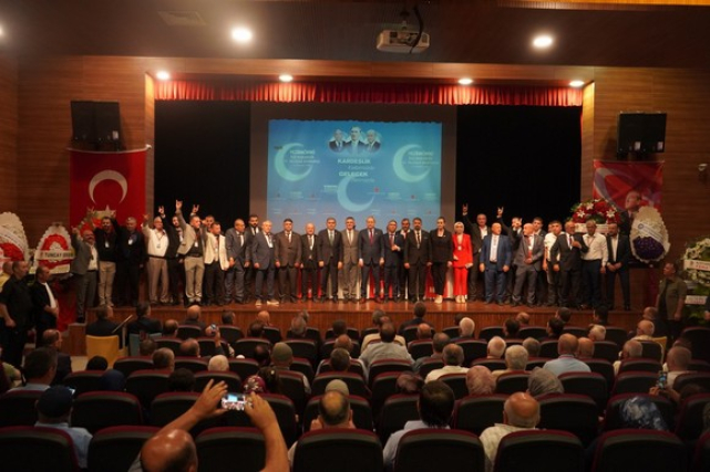 MHP Vezirköprü'de Gövde Gösterisi Yaptı! Olağan Kongre Miting Havasında Geçti!