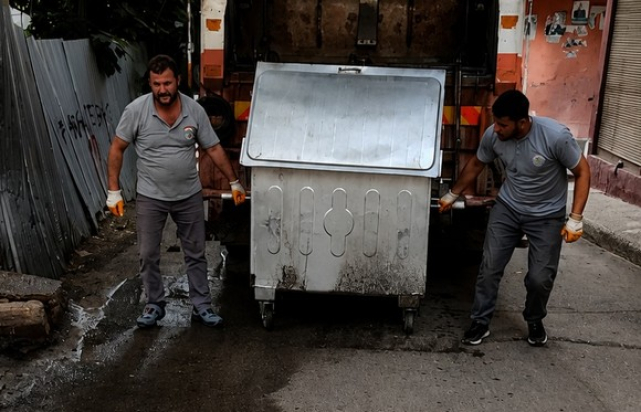 İlkadım’da Konteynerler Hijyen İçin Düzenli Olarak Yıkanıyor!